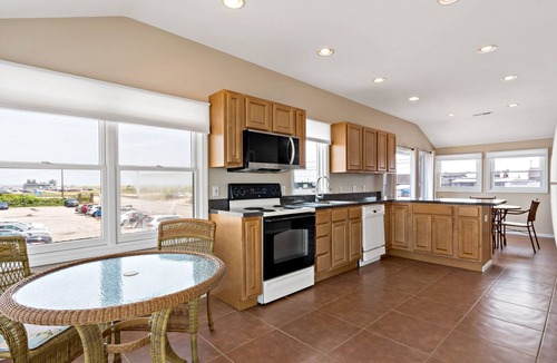 Misquamicut Condo | Beautifully Renovated 2 Bedroom Condo with Amazing Water Views