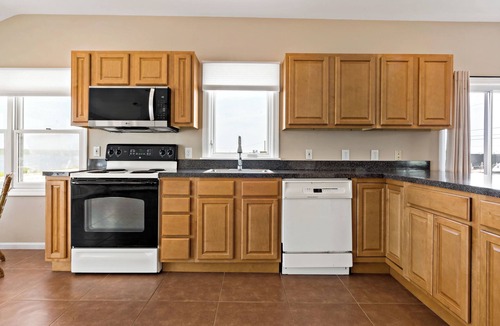 Misquamicut Condo | Beautifully Renovated 2 Bedroom Condo with Amazing Water Views