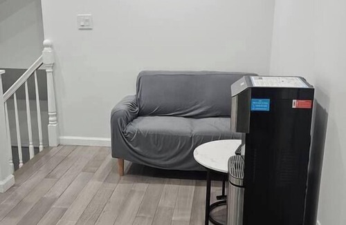 North New Hyde Park House | Beautifully Renovated 3-Bedroom Guest Stay