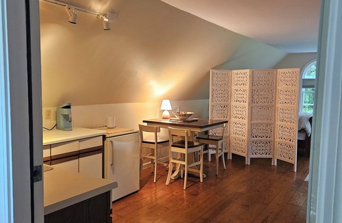 Old Lyme Apartment | Beautuful, private studio apartment with access to hiking trails, kayaks, bikes.