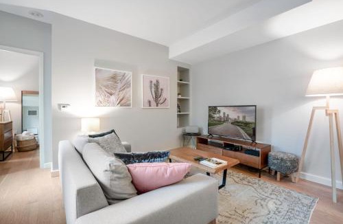 Bay Village Apartment | Beauty in Back Bay 1BR w Gym nr the Common BOS-16