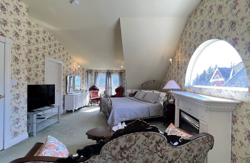 Niagara Falls Bed & Breakfast | Bedham Hall Bed & Breakfast