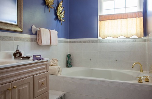 Off Broadway Bed & Breakfast | Beech Tree Inn & Cottage