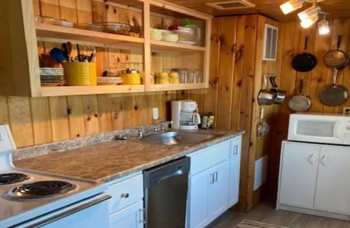 Oakland Cabin | Belgrade Lakes McGrath Pond