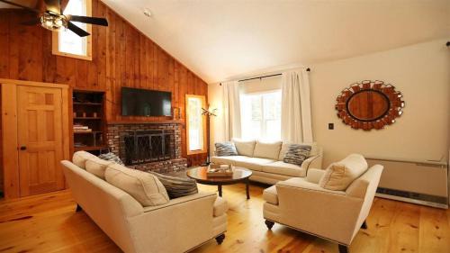 Campton House | Bell Valley 146 Estates Pet Friendly Home in Waterville Estates