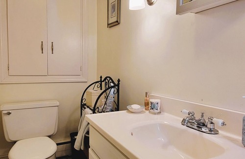 Bellevue Avenue Historic District Condo | ~ Bellevue adjacent condo near Cliff Walk & Downtown ~