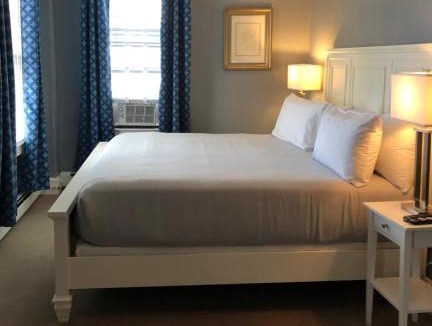 Top of the Hill Bed & Breakfast | Bellevue House