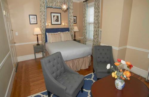 Top of the Hill Bed & Breakfast | Bellevue Manor