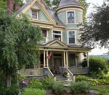 Poultney Bed & Breakfast | Bentley House Bed and Breakfast