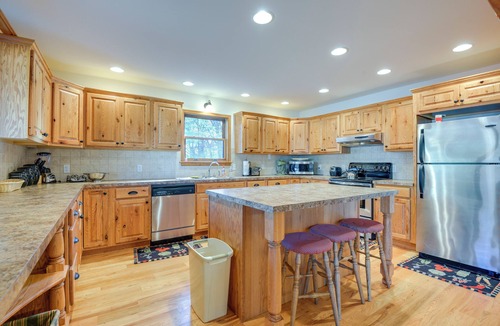 Benton House | Benton Home on 50 Acres w/Private Deck & Views!