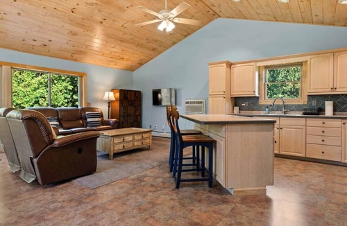 Lanesborough House | Berkshire 6BR Estate Pool, Hot Tub, Game Room
