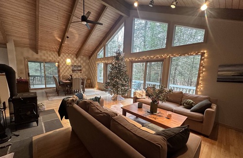 Sandisfield House | Berkshire Holiday Home - A+ Amenites @Nature