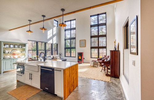 Lee House | Berkshire Mountain retreat with Urban eco-luxuries