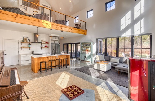 Lee House | Berkshire Mountain retreat with Urban eco-luxuries