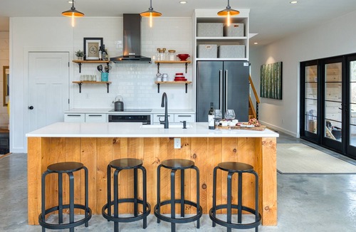 Lee House | Berkshire Mountain retreat with Urban eco-luxuries