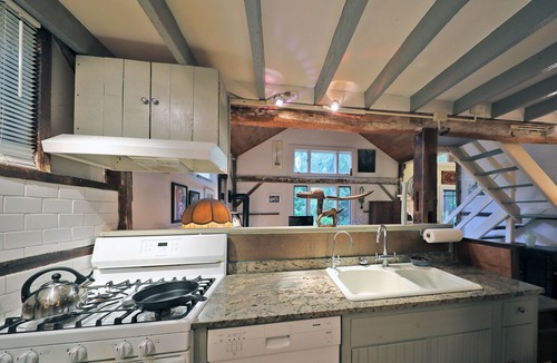 Lenox House | Berkshire Retreat- Stone's throw to downtown Lenox