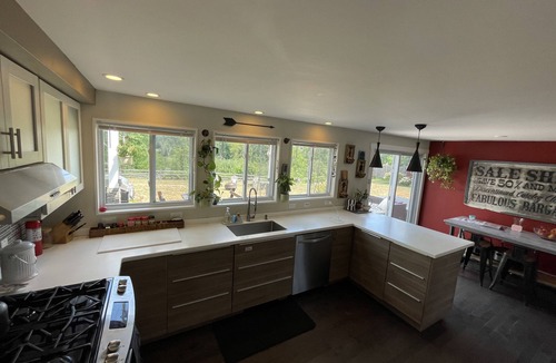 Sheffield House | Berkshires Getaway Walk to Distillery - No Pet Fee!
