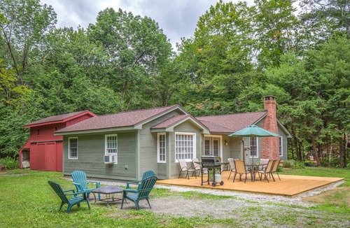 Tolland House | Berkshires Retreat & Respite ⭐️ Walk to the water. Peaceful, renovated property.