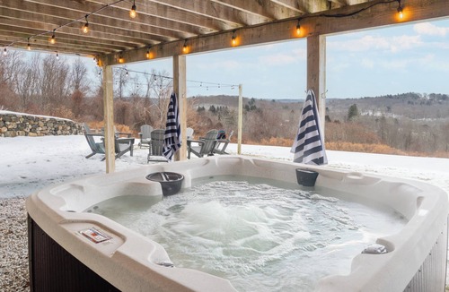 Bantam House | Bespoke Litchfield - Family Friendly, Hot Tub