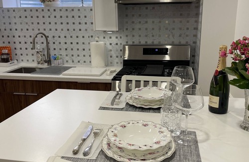 Newmarket Apartment | Best area, parks, Mall, Restaurants, and Heritage Newmarket Downtown