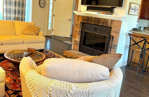 Manchester House | Best location fresh Manchester townhome, pool, view!