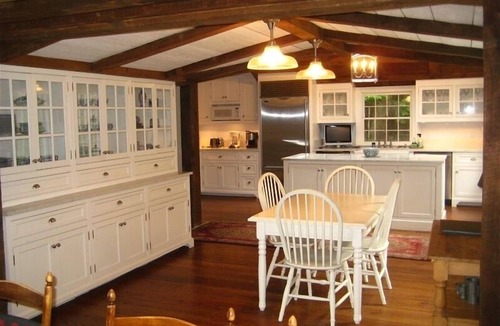 Lakeside House | Best town, Restaurants! PoshPadsCT "7-BR ESTATE" 2Hrs NYC, Heated Pool, Ski, BBQ