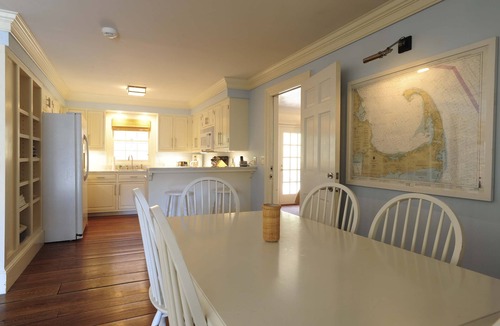Lakeside House | Best town, Restaurants! PoshPadsCT "7-BR ESTATE" 2Hrs NYC, Heated Pool, Ski, BBQ