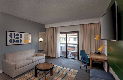 Foxboro Hotel | Best Value, Quality Stay! Pet-Friendly, Hot Breakfast Included, Free Parking!