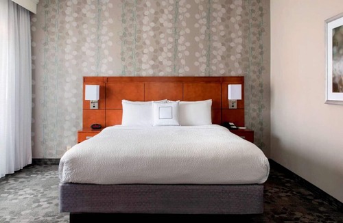 Middletown Hotel | Best Value, Quality Stay! Short Drive to Inter' Tennis Hall of Fame & Downtown
