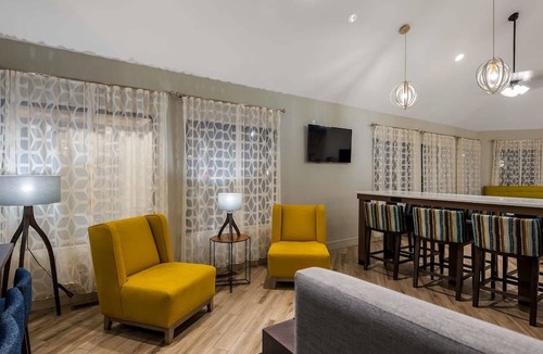 Seabrook Hotel | Best Western Hampshire Inn