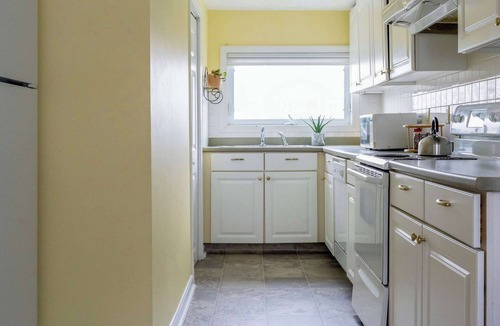 Easton's Point House | Between Beaches Summa