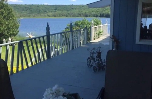 Newport Apartment | Between the Brook and Lake
