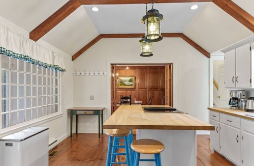 South Orleans House | Big and Private in Orleans. Pond View, Sleeps 12: 022-OW