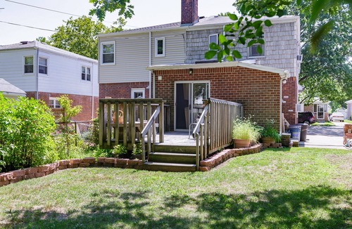 Queens House | Big Comfy Beds & Breakfast on the Deck