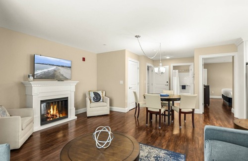 York Beach Condo | Big-Group Lock-Off Condo | 1BR + Resort Room | Sleeps a Crowd