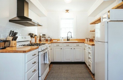 Weston Cottage | Birch Hollow Cottage: a riverside Vermont retreat