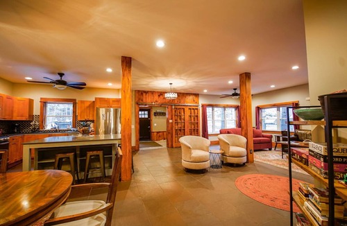 Keene House | Birdsong -spacious & welcoming- your High Peaks getaway
