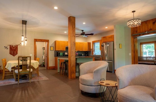 Keene House | Birdsong -spacious & welcoming- your High Peaks getaway