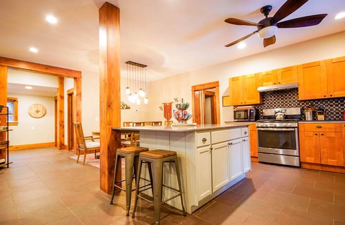 Keene House | Birdsong -spacious & welcoming- your High Peaks getaway
