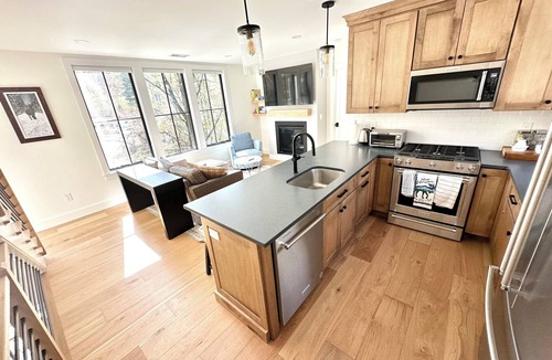 North Conway House | Black Diamond Retreat - New Townhouse Just Steps to Cranmore