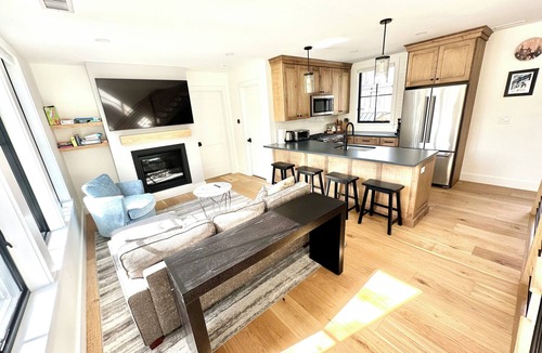 North Conway House | Black Diamond Retreat - New Townhouse Just Steps to Cranmore