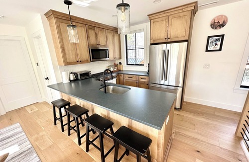 North Conway House | Black Diamond Retreat - New Townhouse Just Steps to Cranmore