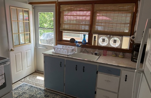Niantic Cottage | Black Point Beach Cottage, Walk to Beach, Relaxing, Family Friendly, Safe!