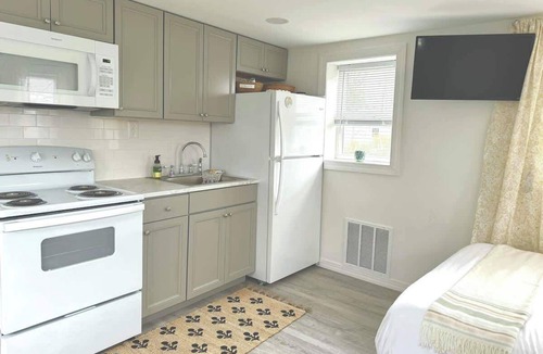 Niantic House | Black Point Bungalow Near Downtown Niantic