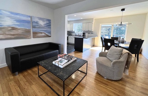 Springs House | BlackBerry Private home with jacuzzi yearlong