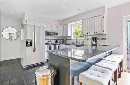 Springs House | BlackBerry Private home with jacuzzi yearlong
