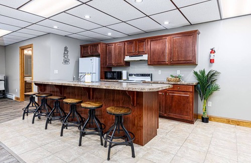 Brockton Apartment | Blissful Mountain Getaway - Manor on 46 acres