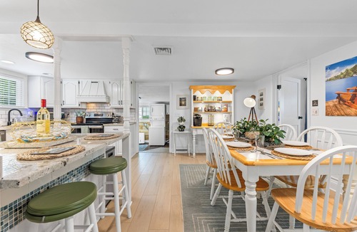 Wayland House | Blissful Serenity - Walk to Lake Milton w/Hot Tub