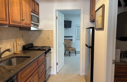 South End Condo | Block from the beach, Sleeps 4/5, family friendly condo in enchanting Ocean City