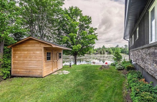Bobcaygeon House | Blue Horizon Retreat on Little Bald Lake – 5BR Waterfront Cottage